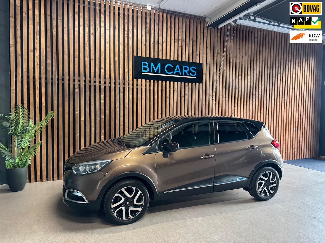 Renault Captur - 0.9 TCe Helly Hansen Airco, Trekhaak, Navigatie - AutoWereld.nl