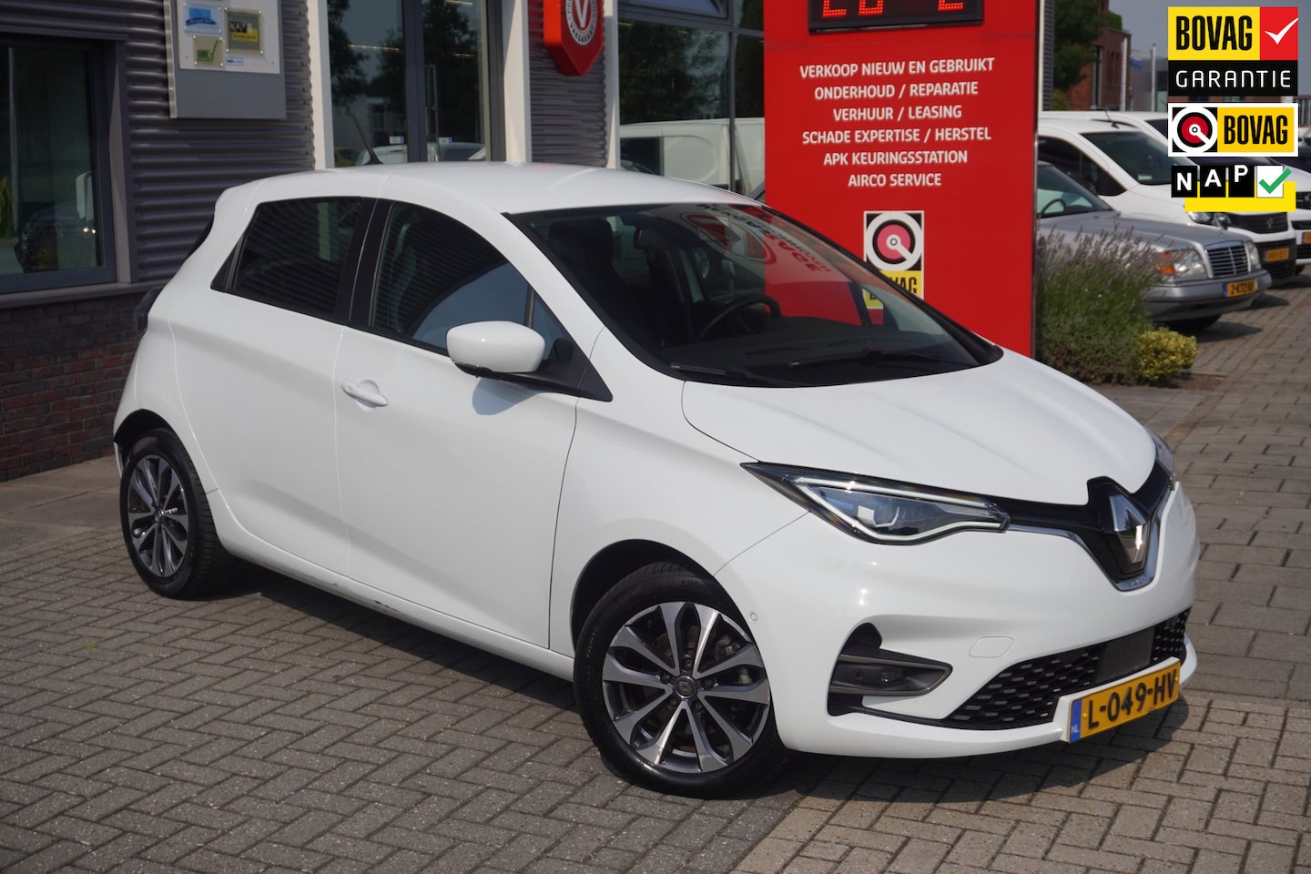 Renault Zoe - R135 Intens 52 kWh / Camera / Stoelverwarming / Carplay / BLIS - AutoWereld.nl