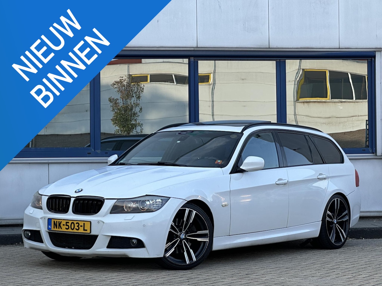 BMW 3-serie Touring - 330d M-Pakket l Panoramadak l - AutoWereld.nl