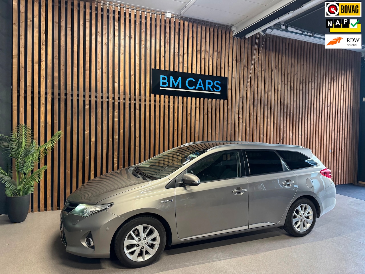 Toyota Auris Touring Sports - 1.8 Hybrid Lease+ Panodak, Camera, - AutoWereld.nl