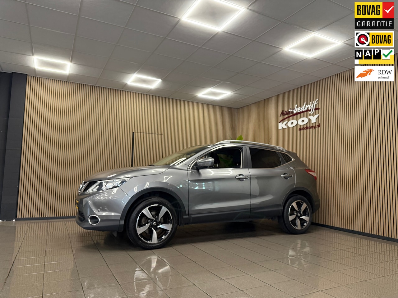 Nissan Qashqai - 1.2 Connect Edition * Panoramadak / 360° Camera / Trekhaak / NL Auto * - AutoWereld.nl