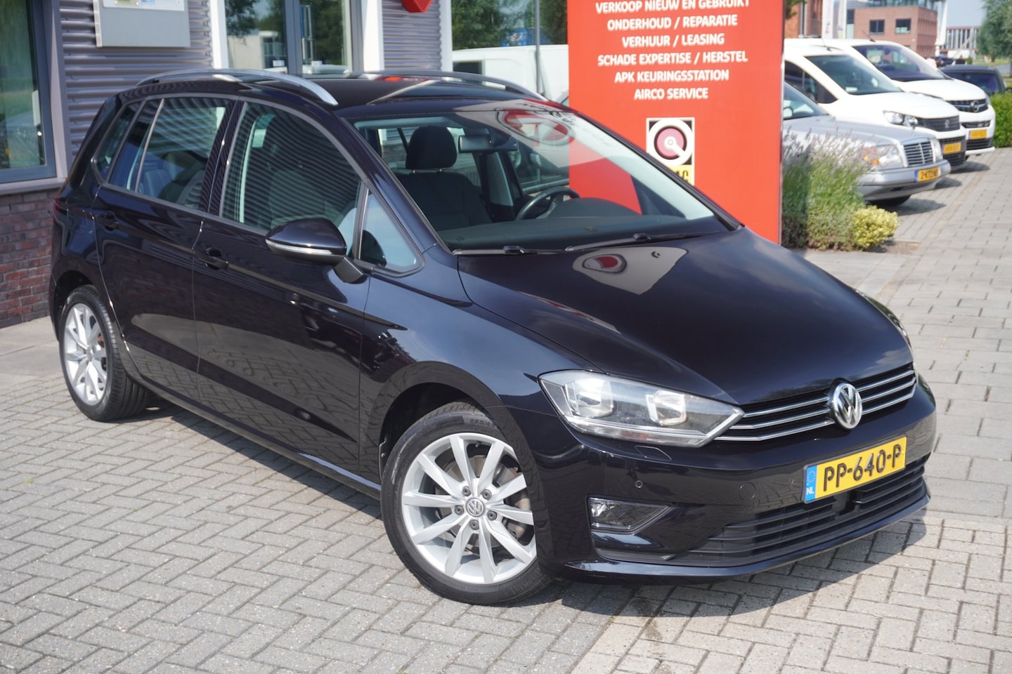Volkswagen Golf Sportsvan - 1.2 TSI Highline / Trekhaak / Stoelverwarming - AutoWereld.nl