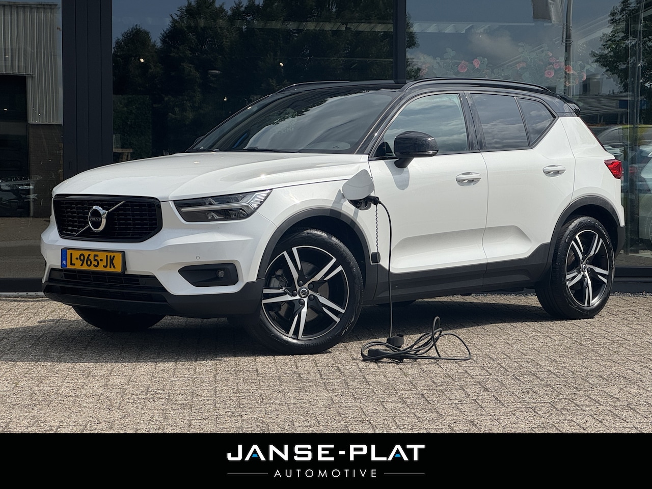 Volvo XC40 - 1.5 T5 Recharge R-Design Wegdr. Trekhaak | Camera | NL-Auto - AutoWereld.nl