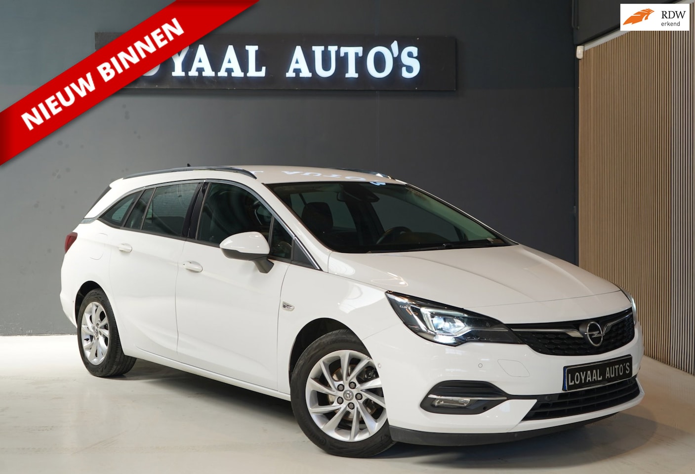 Opel Astra Sports Tourer - 1.2 Elegance | BI-XENON | NAVI | AIRCO | CRUISE | TREKHAAK | PDC | APK. - AutoWereld.nl