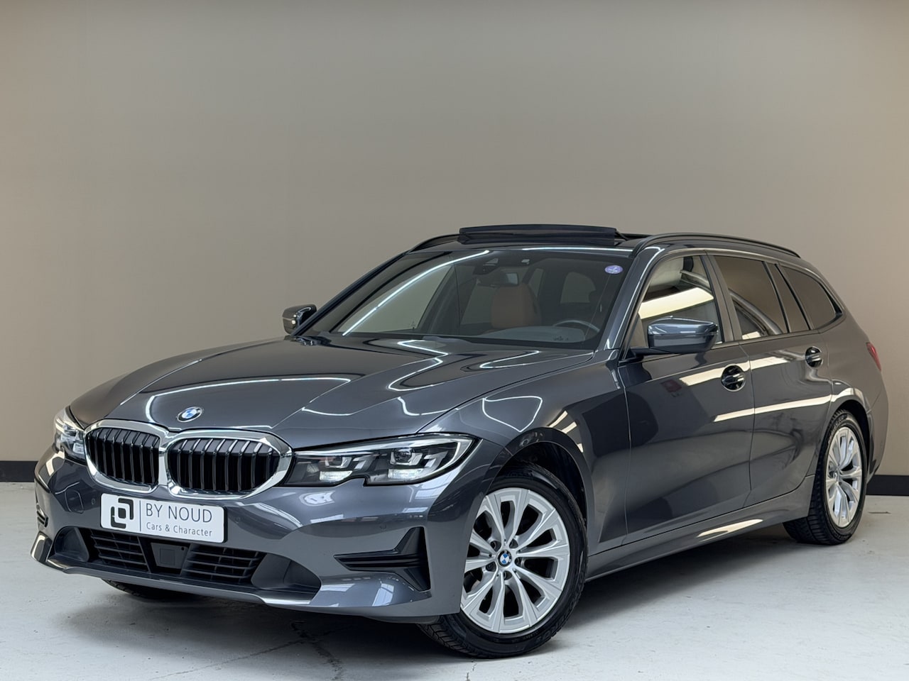 BMW 3-serie Touring - 318i Advantage, 157Pk, 2022, 1ste eigenaar, Panoramadak, Trekhaak, Climate control, Apple - AutoWereld.nl