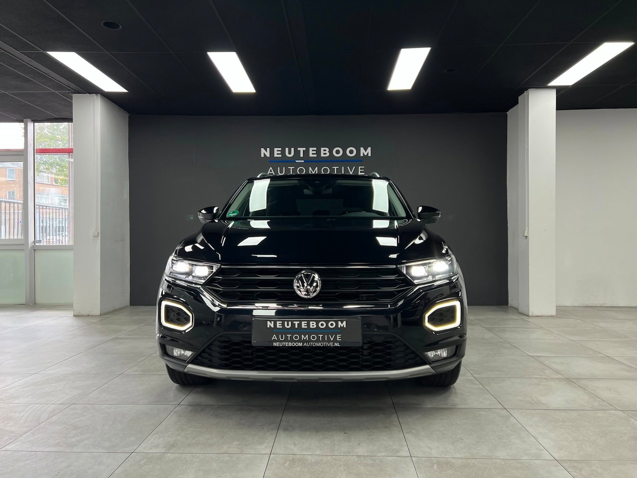 Volkswagen T-Roc - 1.0 TSI | ACC | PDC | Camera | Elektr.koffer - AutoWereld.nl