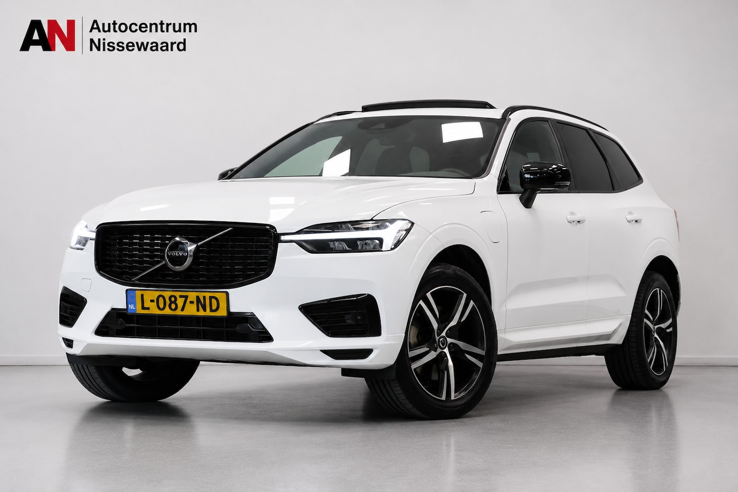 Volvo XC60 - 2.0 Recharge T8 AWD R-Design |Panoramadak| - AutoWereld.nl