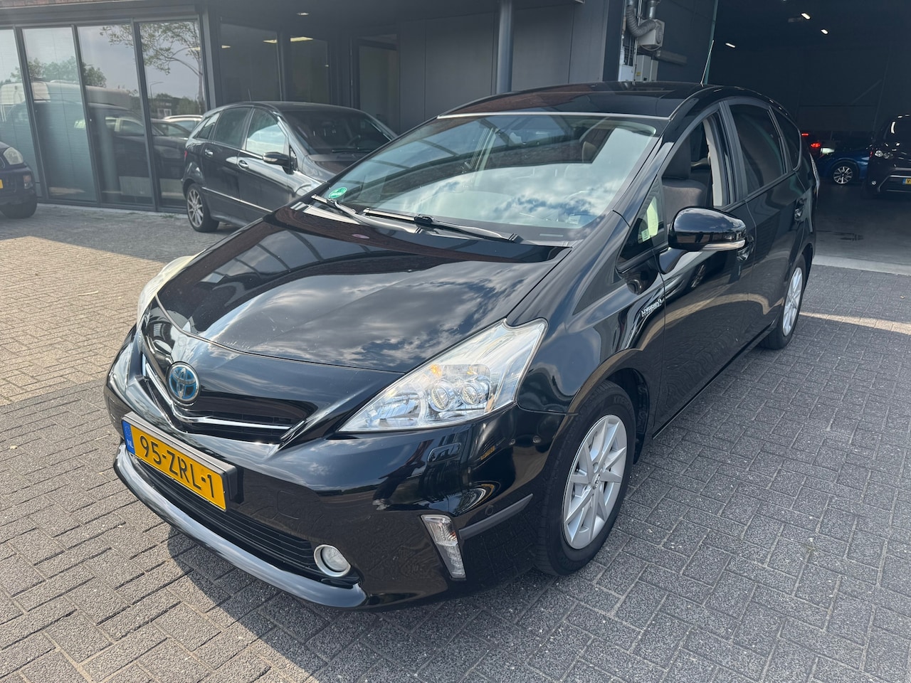 Toyota Prius Wagon - 1.8 Dynamic 7 PERS PANO XENON CAMERA HUD TREKHAAK ORIG NL NAP VOL - AutoWereld.nl