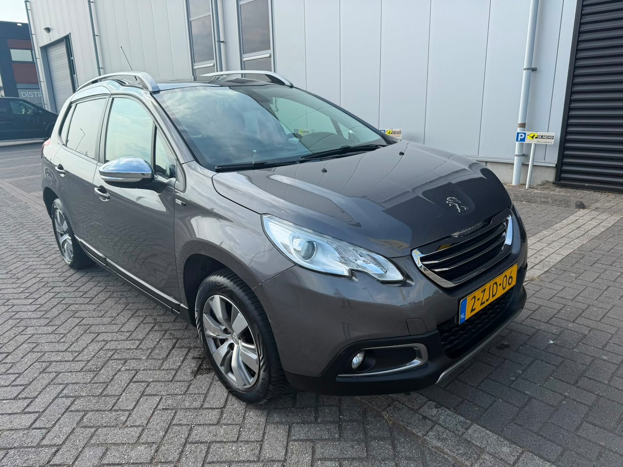 Peugeot 2008 - 1.2 PureTech Style PANO NAVI AIRCO CRUISE - AutoWereld.nl