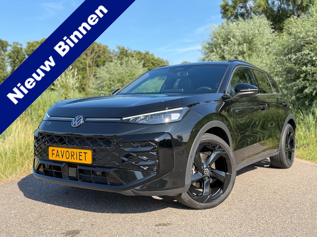 Volkswagen T-Roc - 1.5 eTsi R-Line First Edition / BTW Auto / Automaat / 20"LM Velgen / Camera / Panorama dak - AutoWereld.nl