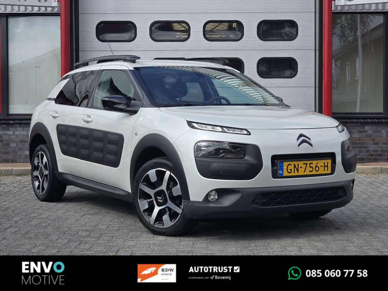 Citroën C4 Cactus - 1.2 PureTech Shine Navi/Clima/Camera/LMV - AutoWereld.nl