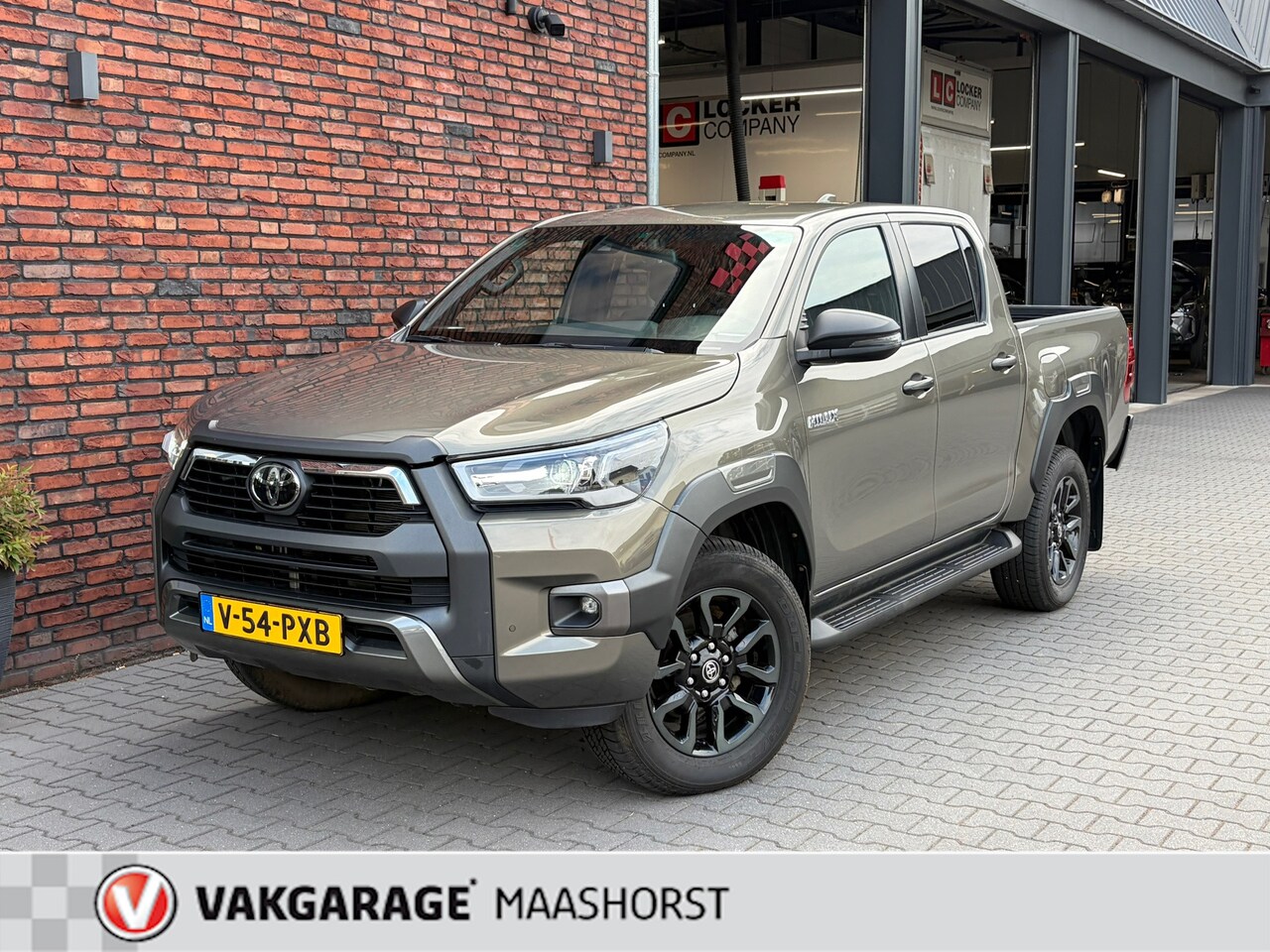 Toyota HiLux - 2.8 D 4WD Invincible AchteruitrijCam./Adapt.Cruise/JBL-Audio/PDC/LED/DAB/Clima/Elek.Stoele - AutoWereld.nl