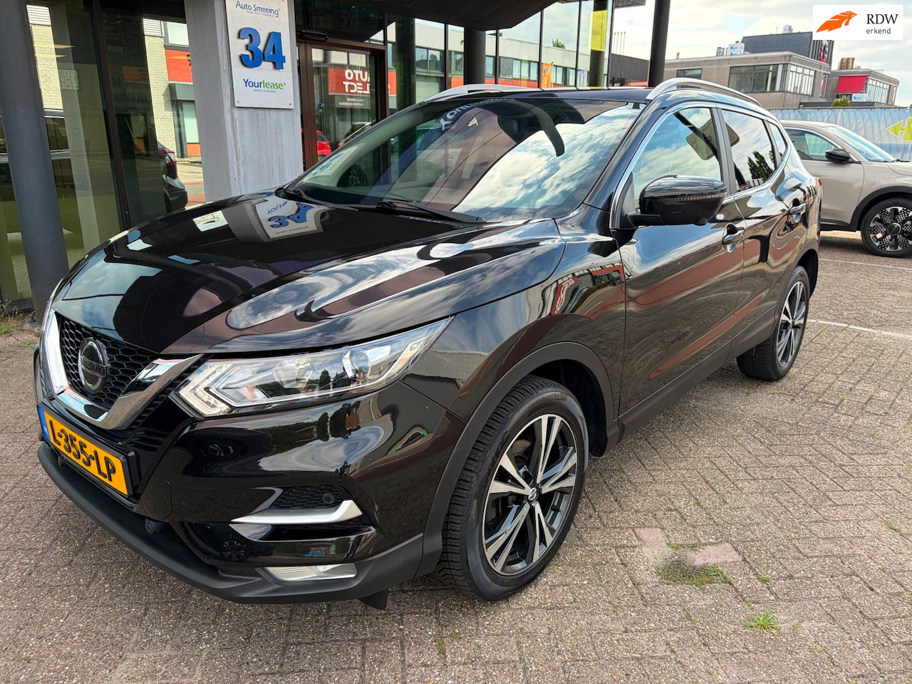 Nissan Qashqai - 1.3 DIG-T N-Connecta / Automaat / Pano'dak / Trekhaak - AutoWereld.nl