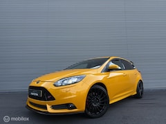 Ford Focus - 2.0 EcoBoost ST-3 300PK | Mountune | Maxton | Sony | Blind spot | Recaro | Winterpack | Ca
