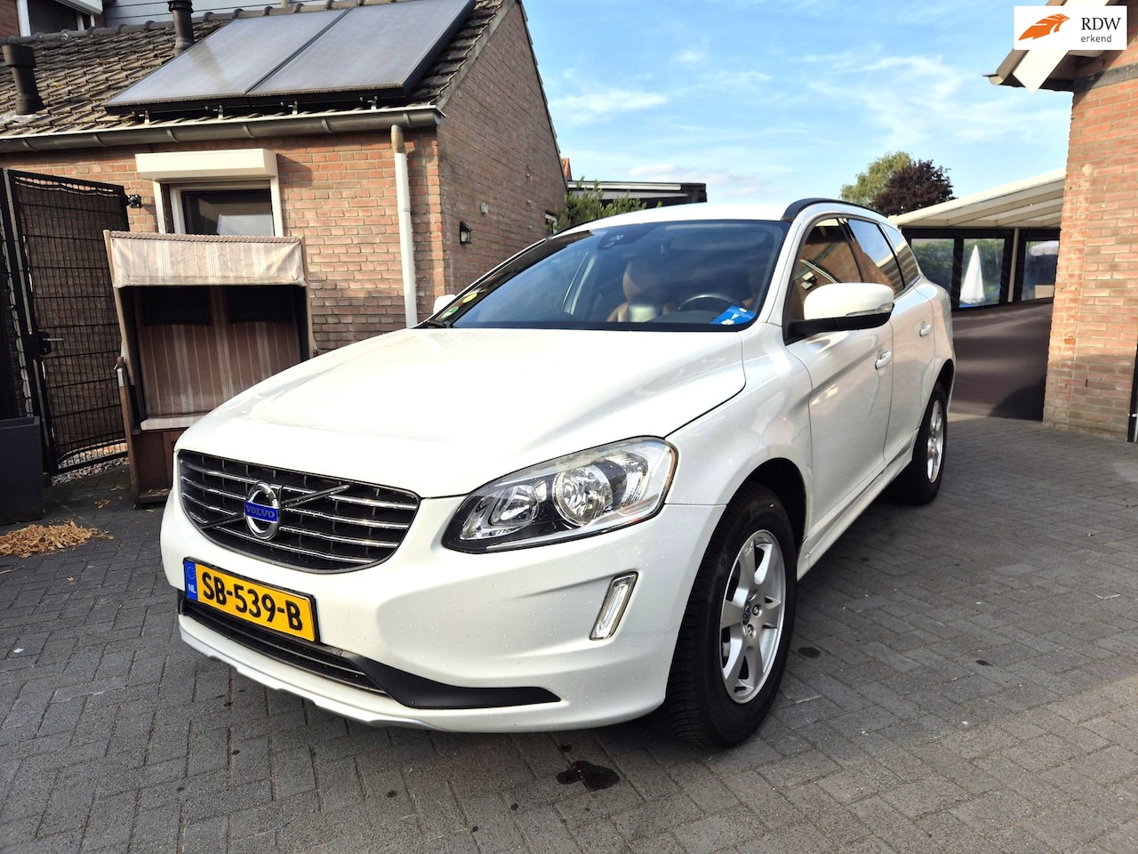 Volvo XC60 - 2.0 D3 FWD Summum Automaat Navi Clima Cruise Sterrenhemel Trekhaak - AutoWereld.nl