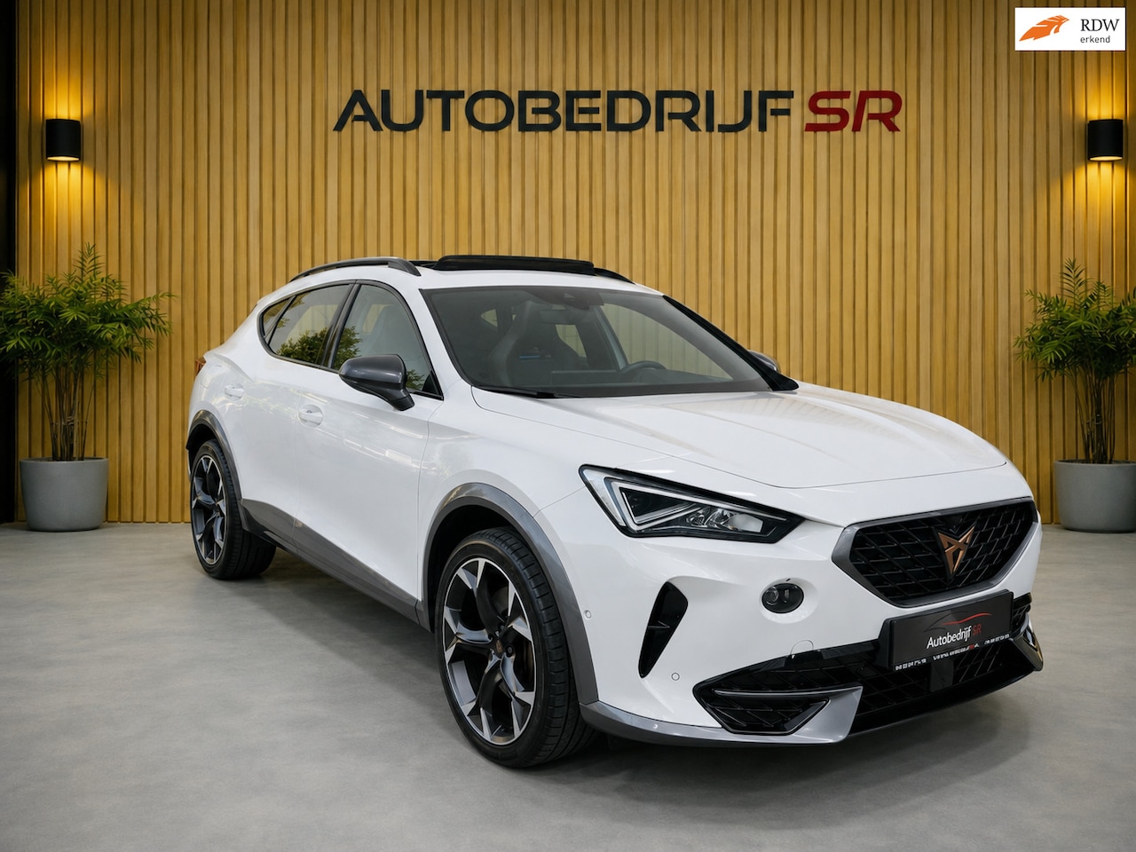 CUPRA Formentor - 1.4 e-Hybrid VZ Performance Pano! 360'Camera Trekhaak! Eleck Kofferbak Sfeerverlichting St - AutoWereld.nl