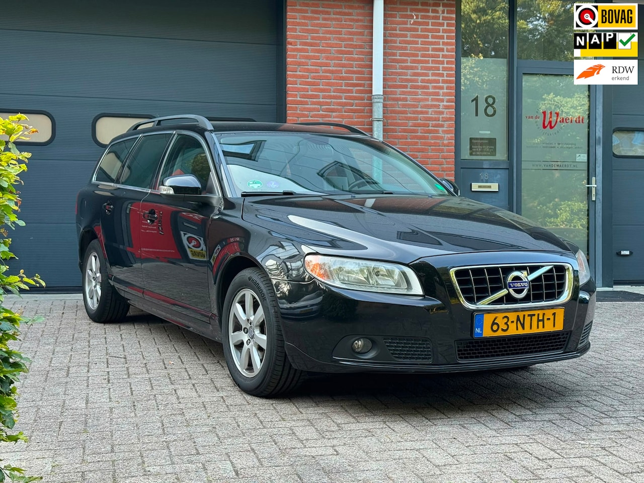 Volvo V70 - 2.0T Kinetic|Atomaat|Airco Climate|Dealer Onderhouden| NAP|APK|Trekhaak|BOVAG Erkend - AutoWereld.nl