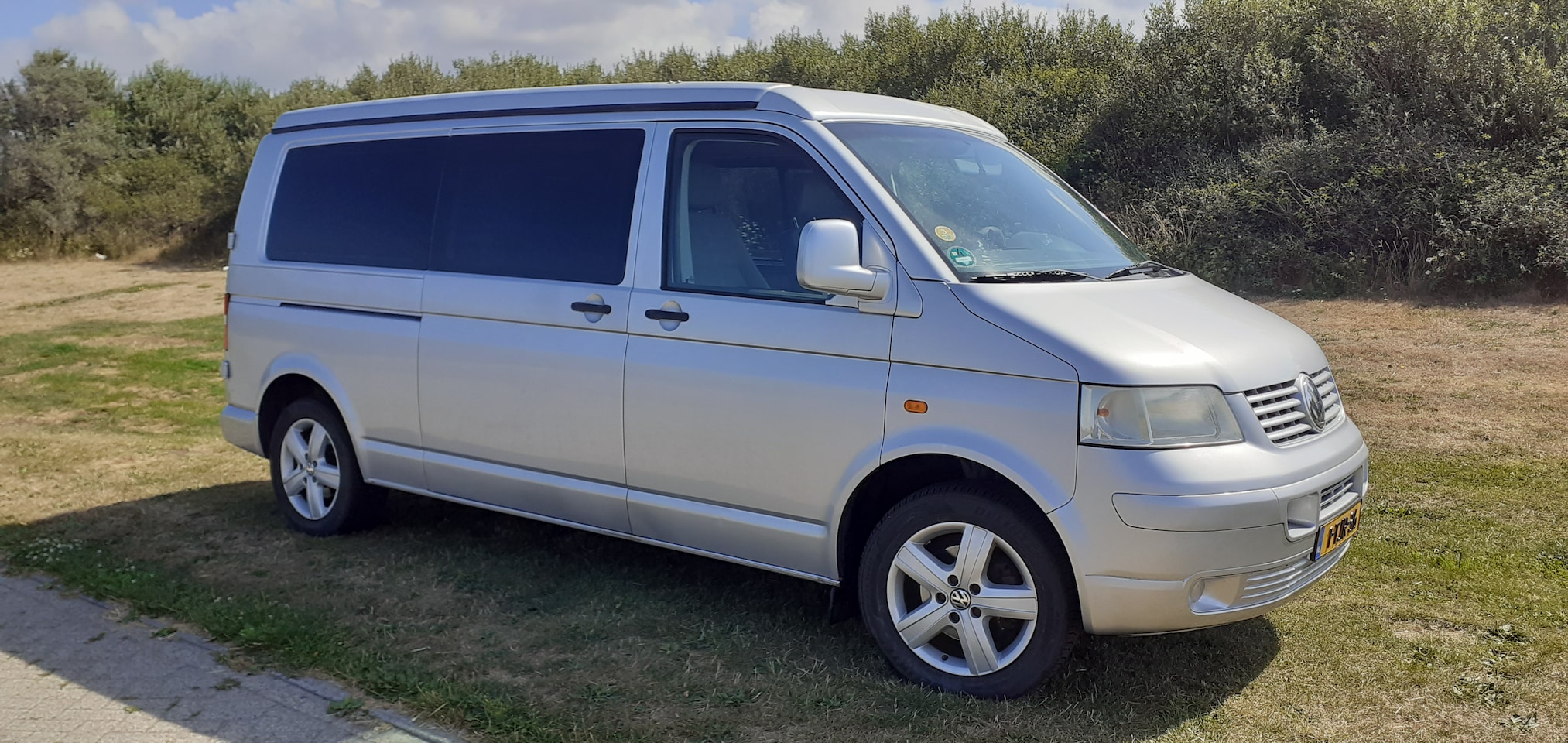 Volkswagen T5 - Camper lange wielbasis 5.40 m voor 2 personen - AutoWereld.nl