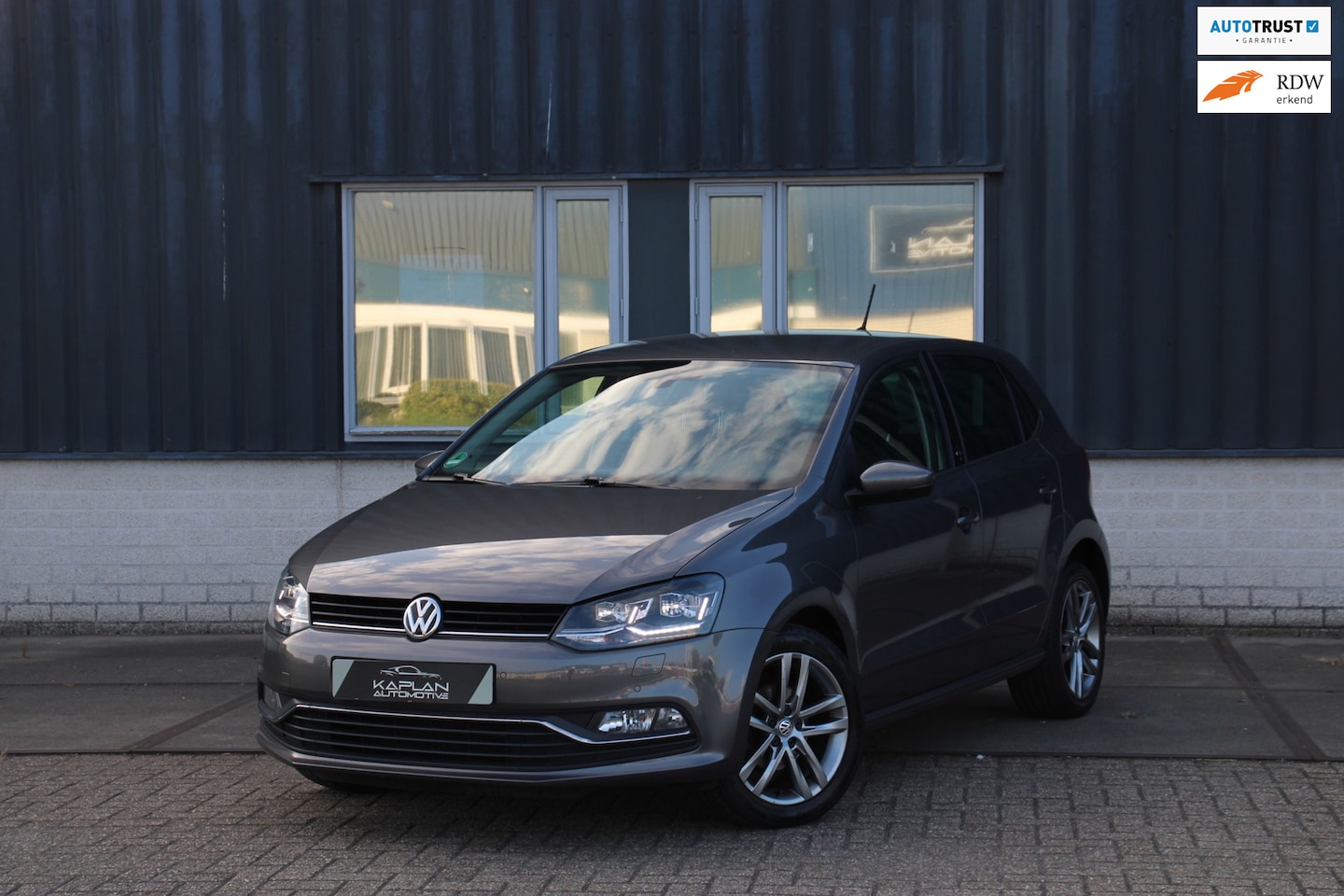 Volkswagen Polo - 1.2 TSI Sound Beats LED Cruise CarPlay Stoelverw Navi BT Climate PDC - AutoWereld.nl