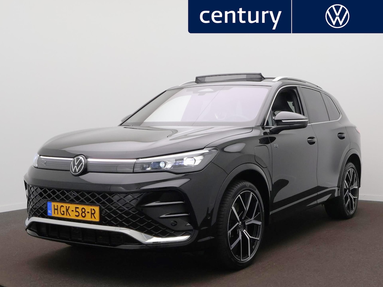 Volkswagen Tiguan - 1.5 eHybrid R-Line Edition Panoramadak - Trekhaak - Camera - 20 Inch - Matrix LED koplampe - AutoWereld.nl