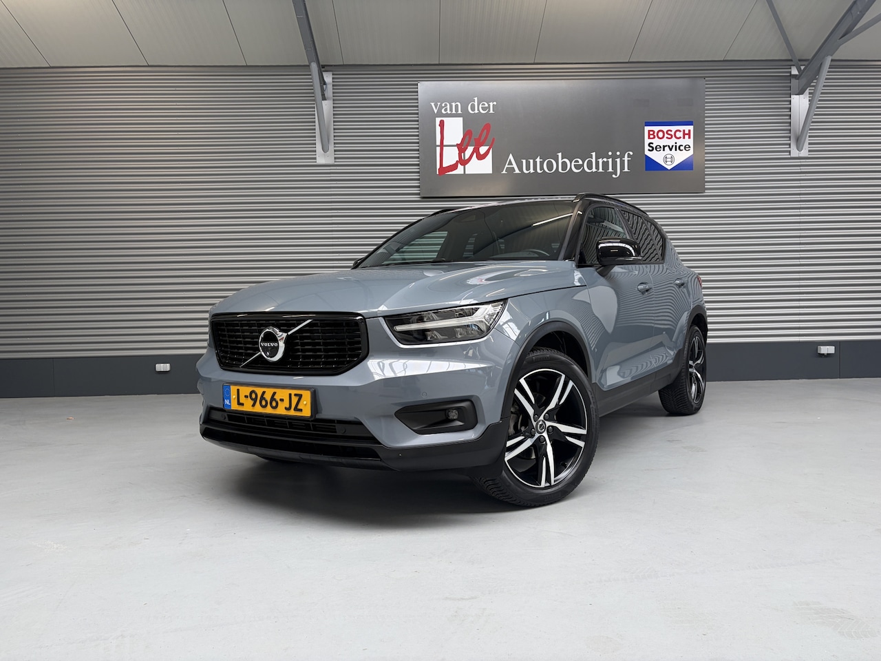 Volvo XC40 - 1.5 T3 R-DESIGN/PANO/TREKH/BLIS/360 CAM/19 INCH/HARMAN KARDON/ENZ - AutoWereld.nl