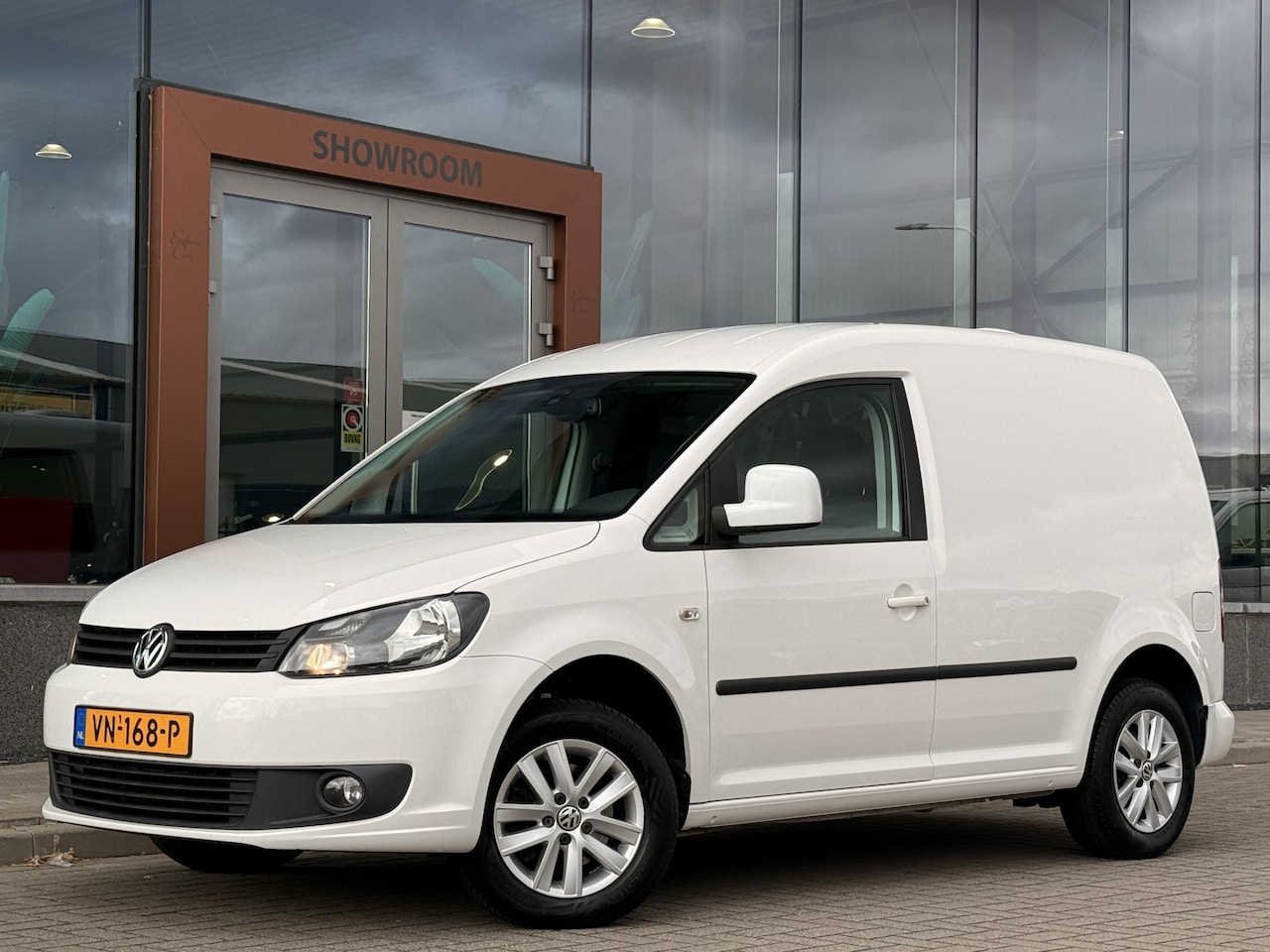 Volkswagen Caddy - 1.6 TDI C-Edition | Cruise | Trekhaak | Navi | Bluetooth | - AutoWereld.nl
