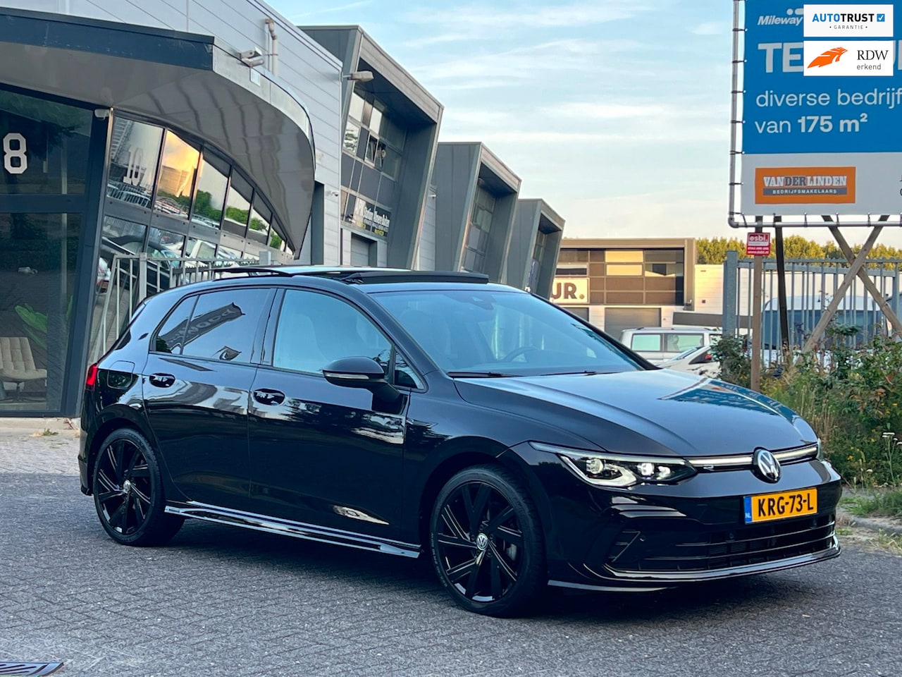 Volkswagen Golf - 8 1.5 eTSI R-Line PANO LED DSG-7 BOM VOLL!!!!! - AutoWereld.nl