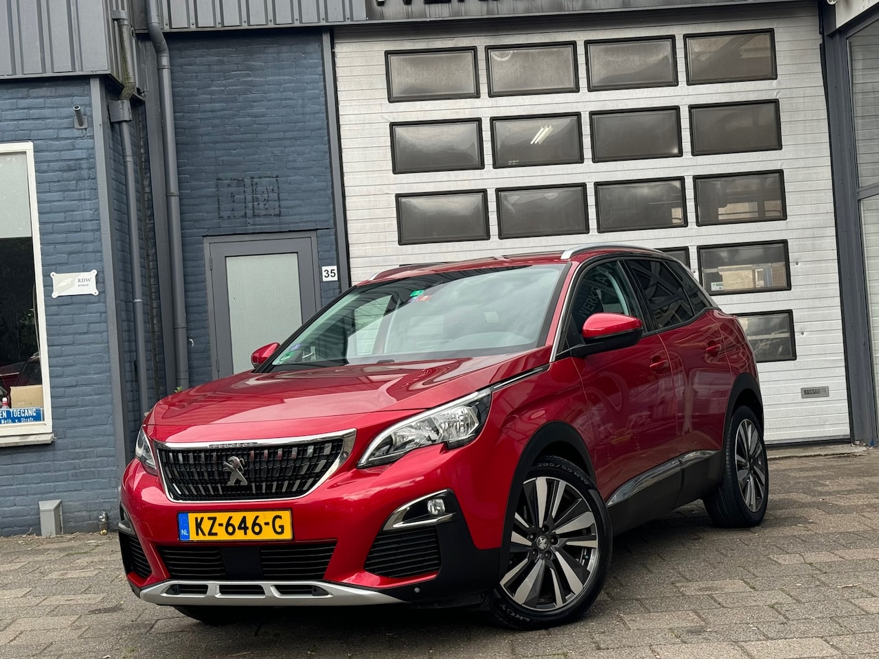 Peugeot 3008 - 1.2 PureTech Première | Clima | Camera | Pano | Leer - AutoWereld.nl