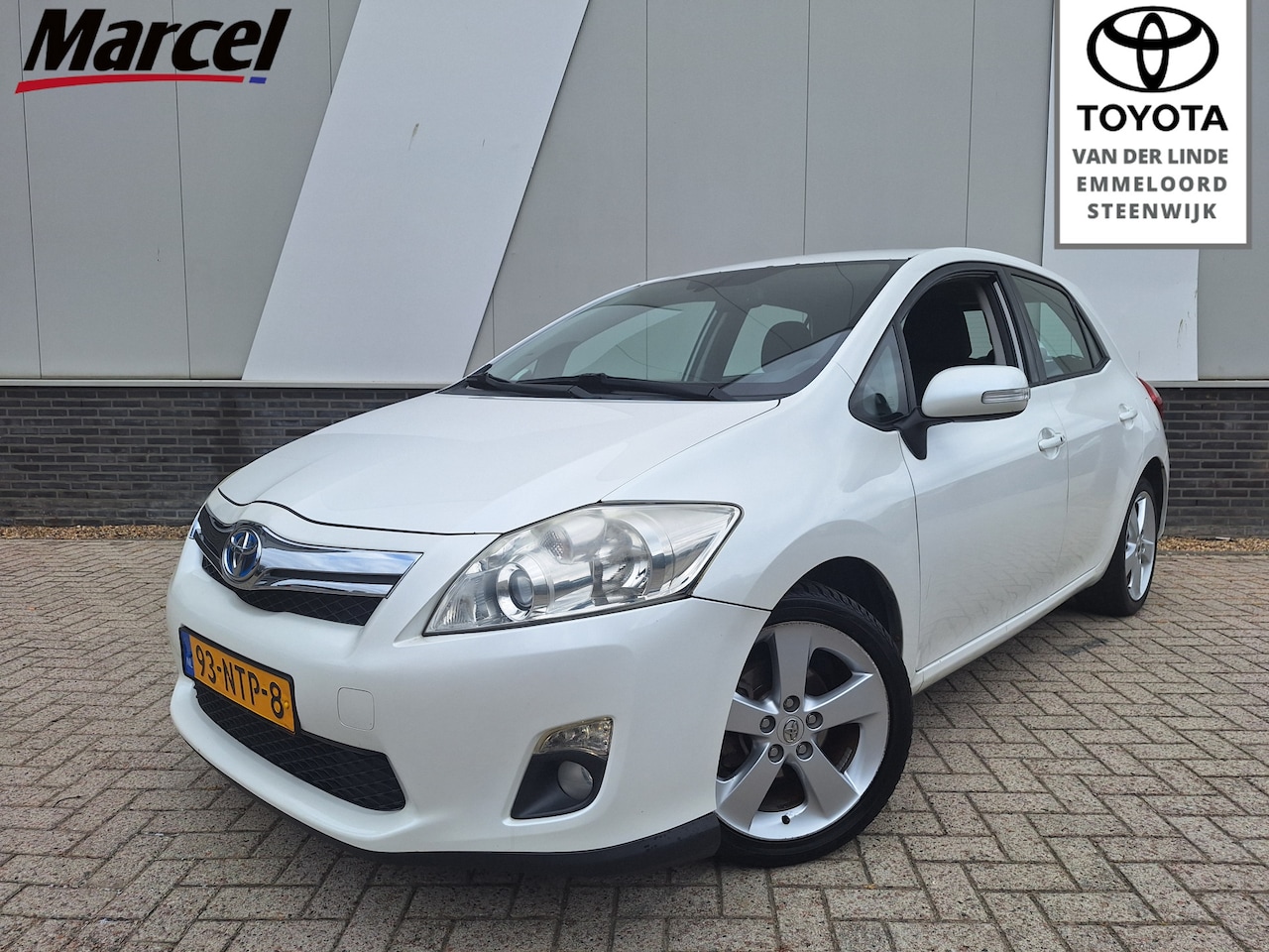 Toyota Auris - 1.8 Full Hybrid Dynamic PDC achter Cruise-control Navi Cam Climaat - AutoWereld.nl
