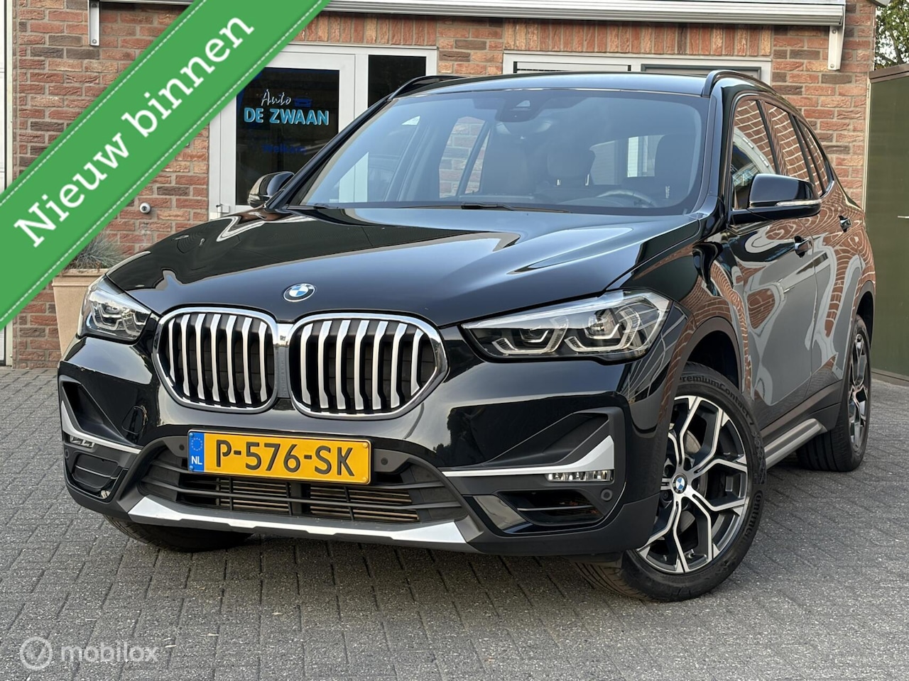 BMW X1 - sDrive20i High Executive|Afneembare Trekhaak|HUD|Sportstoelen|Leer|Zwarte Hemel|Sfeerverli - AutoWereld.nl