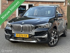 BMW X1 - sDrive20i High Executive|Afneembare Trekhaak|HUD|Sportstoelen|Leer|Zwarte Hemel|Sfeerverli