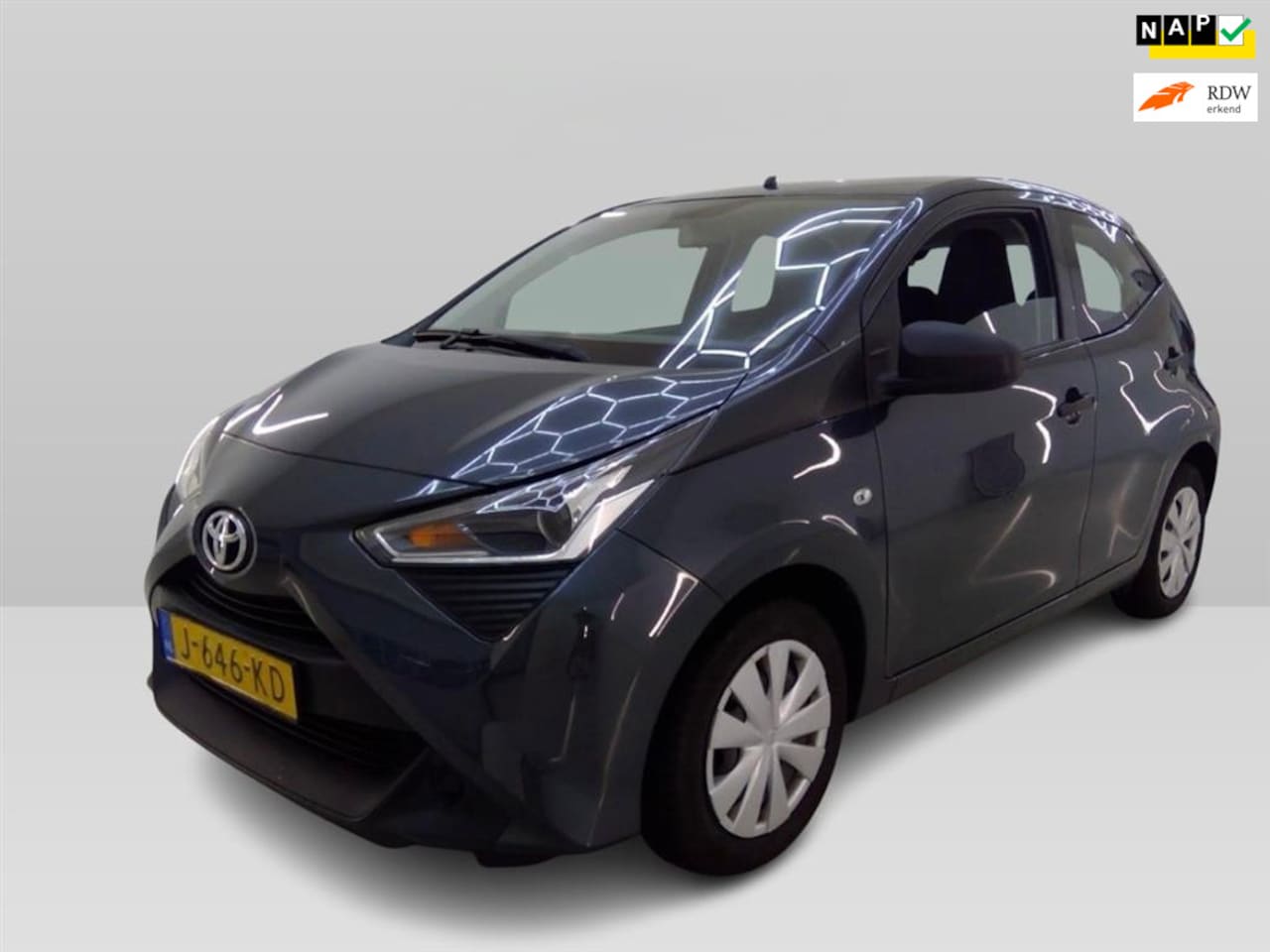 Toyota Aygo - 1.0 VVT-i x-fun 2 jaar APK - AutoWereld.nl