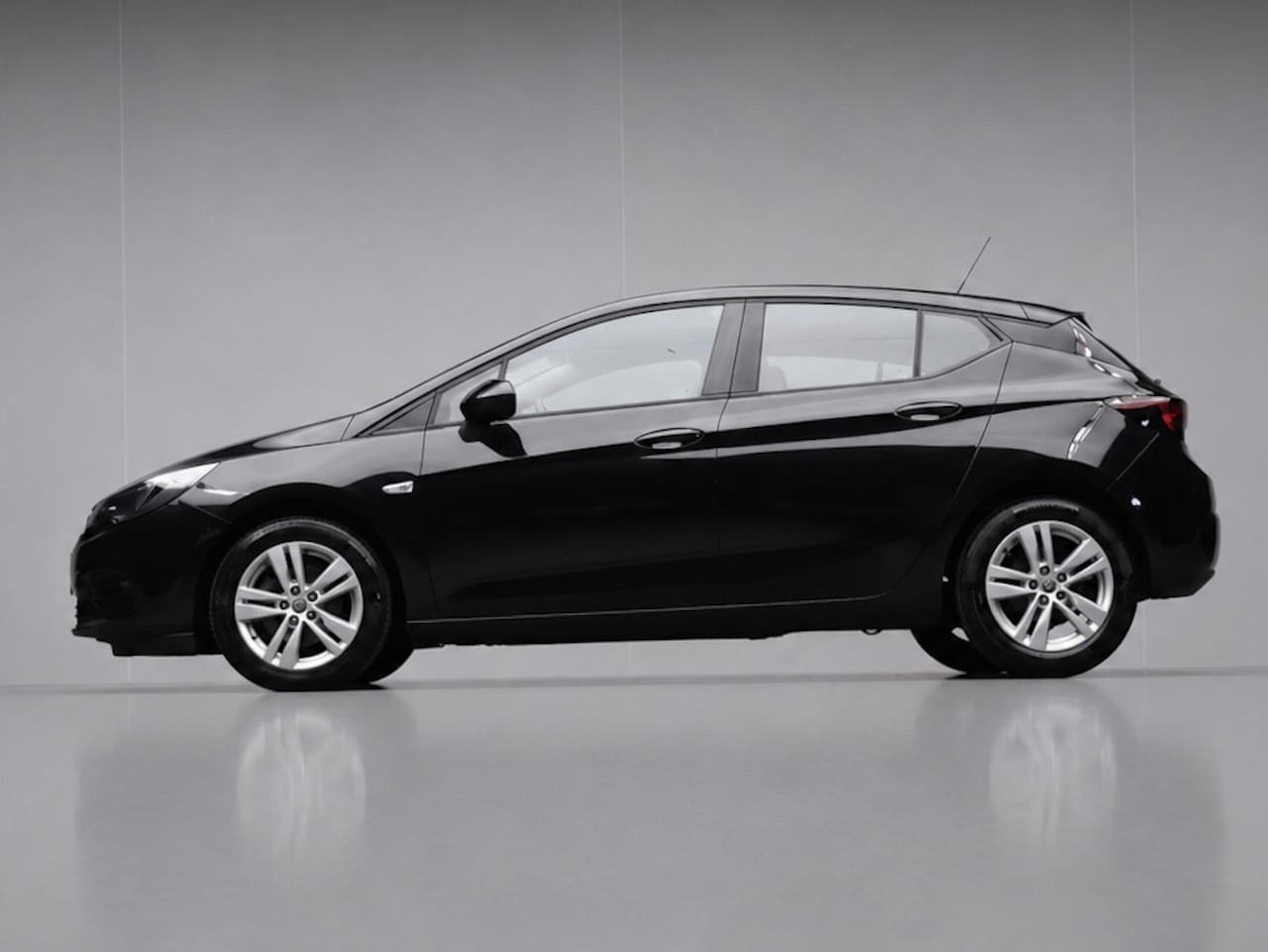Opel Astra - 1.2 Edition Sport (APPLE CARPLAY,NAVI,PDC,LANE ASSIST,CLIMATE,CRUISE,LED,SPORTSTOELEN,LM V - AutoWereld.nl