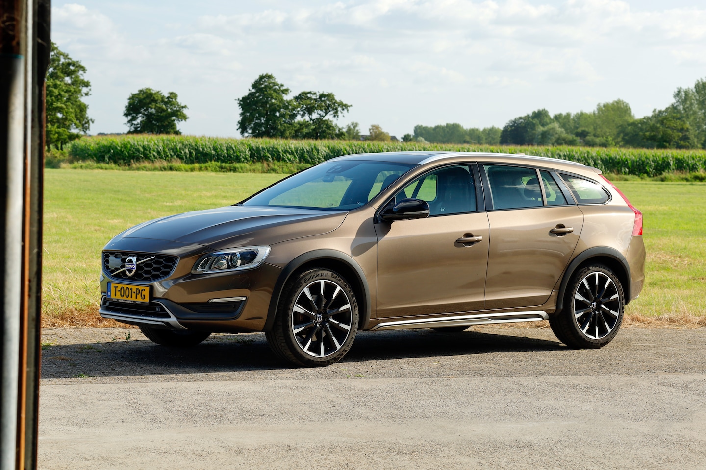 Volvo V60 Cross Country - 2.0 D4 Summum INSCRIPTION | FULL OPTION | Uniek | Twilight Bronze-Metallic | 2e eigenaar - AutoWereld.nl