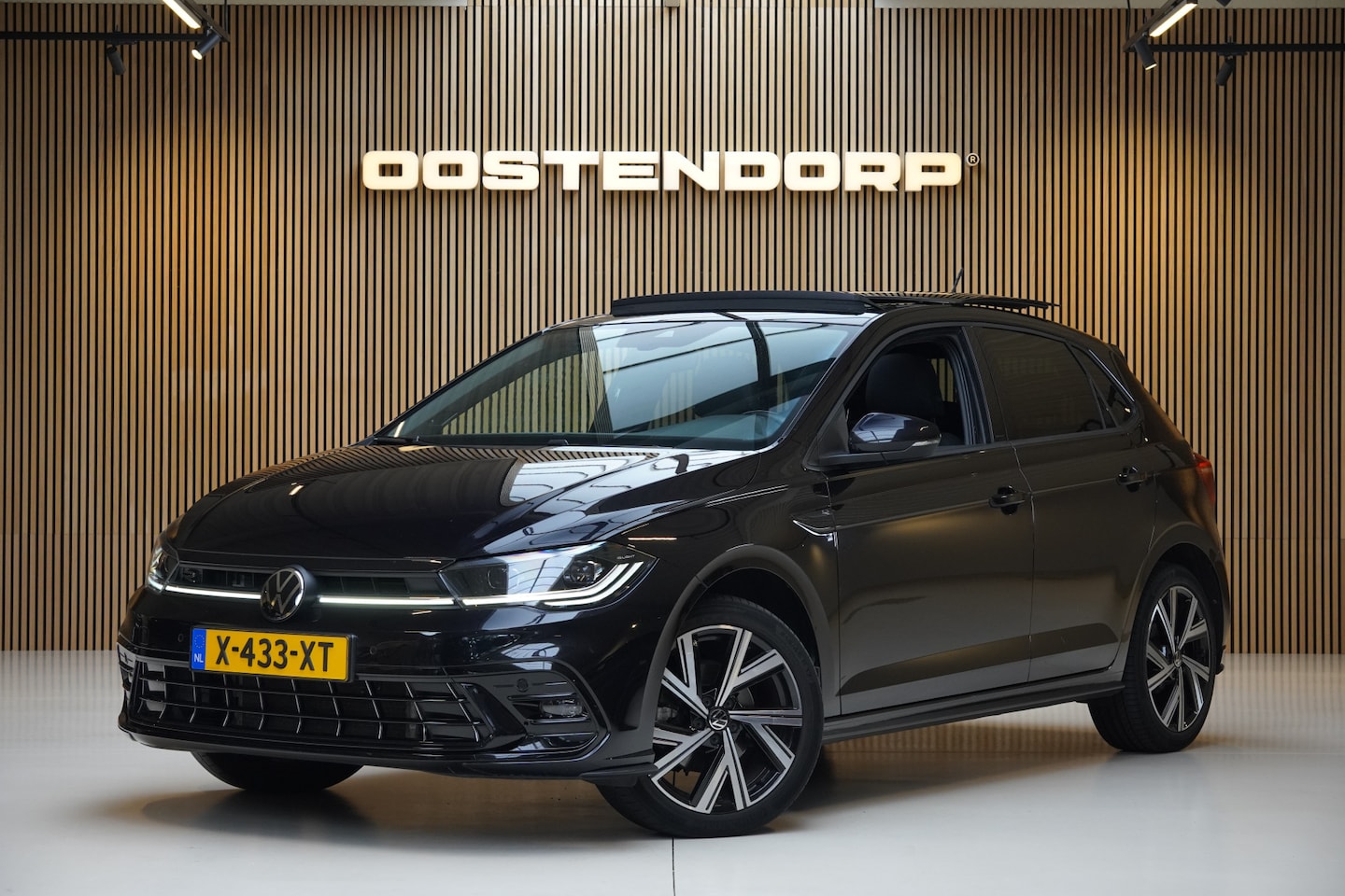 Volkswagen Polo - 1.0TSI/110pk R-Line DSG|2022|Panoramadak|PDC+Camera|LED+|Cruise+ACC|Beats|Carplay/AndroidA - AutoWereld.nl