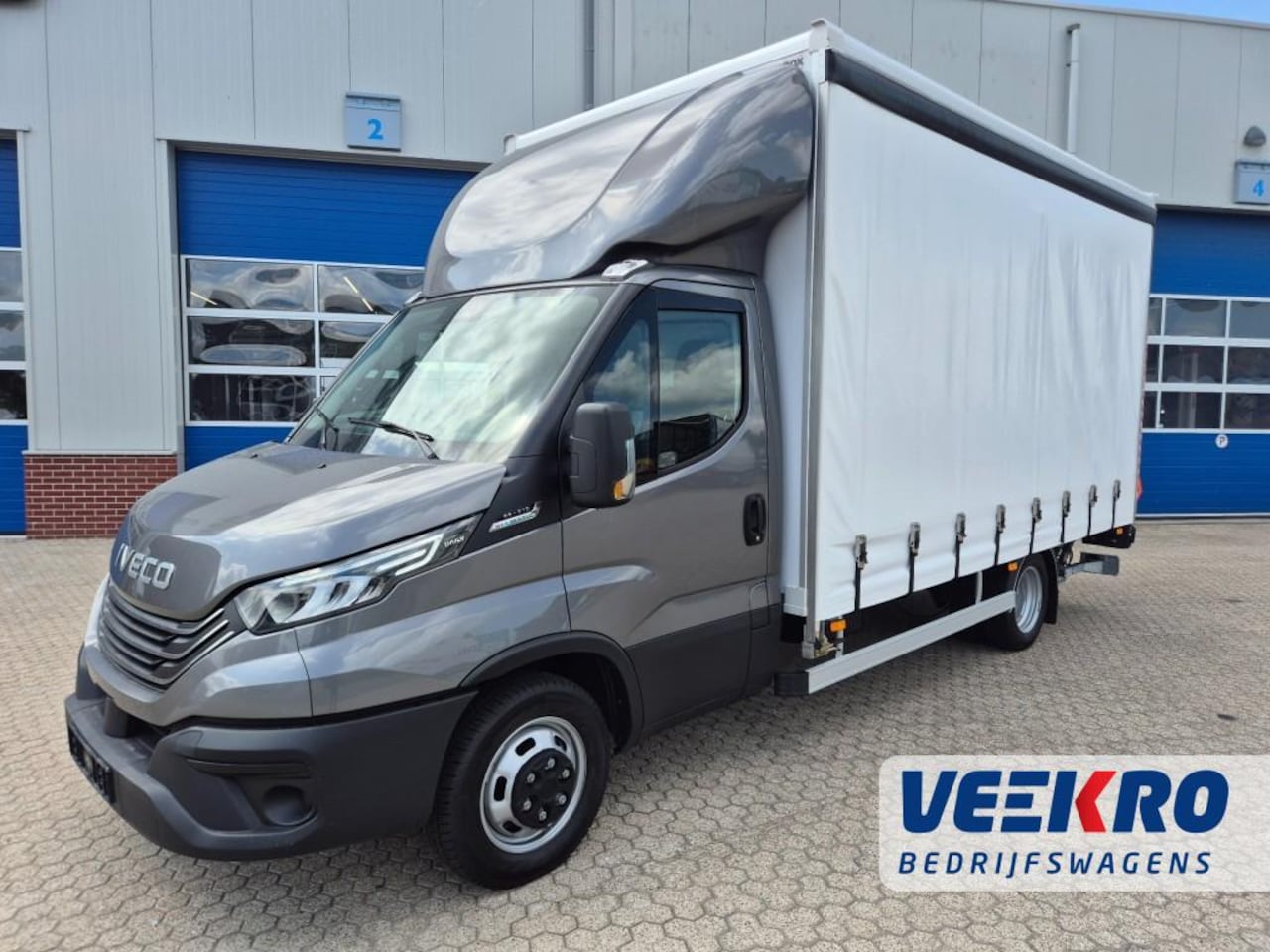 Iveco Daily - 3500 KG, 210 PK, Automaat, 1000 kg laadklep - AutoWereld.nl