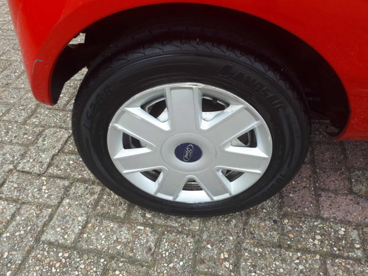 Ford Ka - 1.3 Cool en Sound RADIO CD/AIRCO/ELEC.RAMEN/1E EIGENAAR