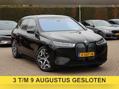 BMW iX - xDrive40 Executive 77 kWh / SoH 97, 3% / Trekhaak / Panoramadak / 360Camera / Harman Kardo