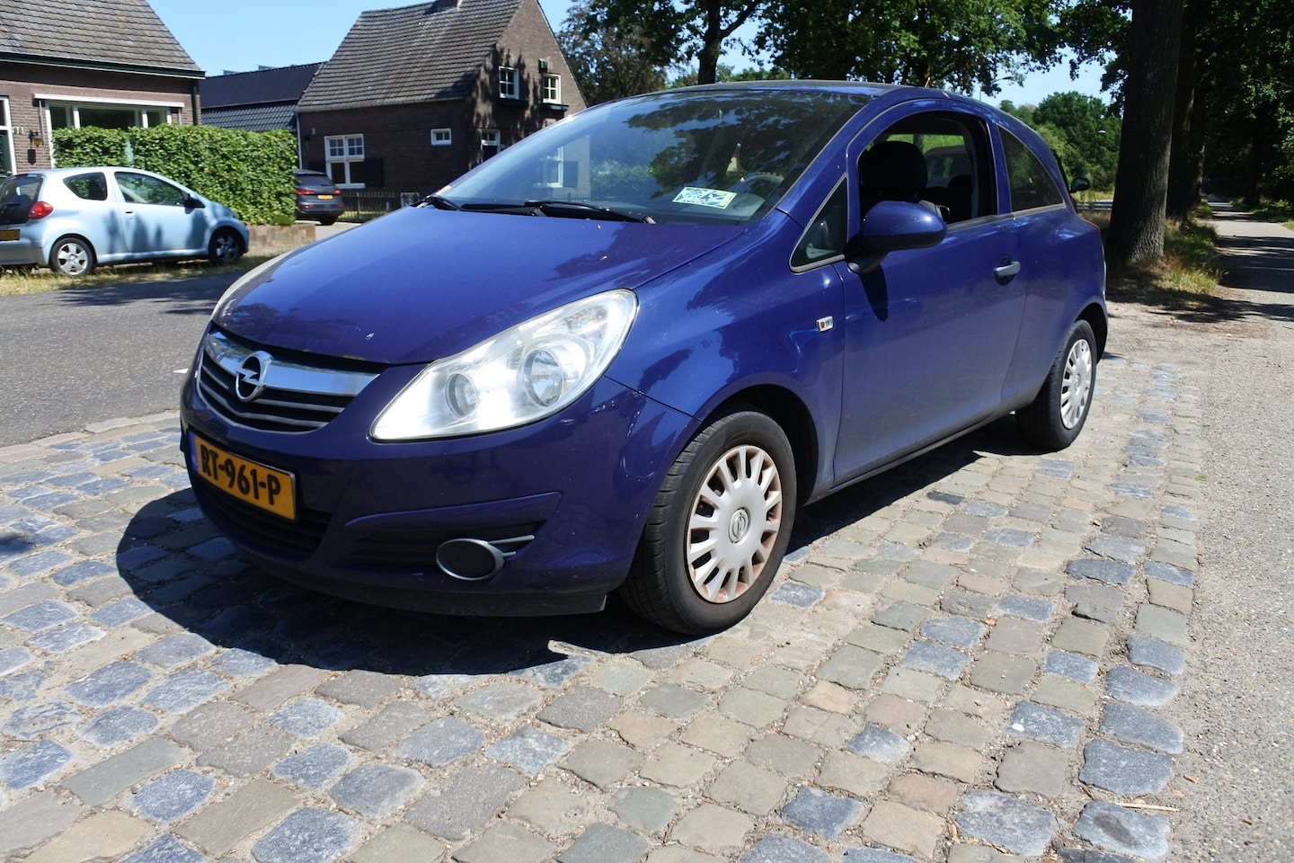 Opel Corsa - 1.0-12V Essentia 3 drs met airco apk 6-2-2027 - AutoWereld.nl
