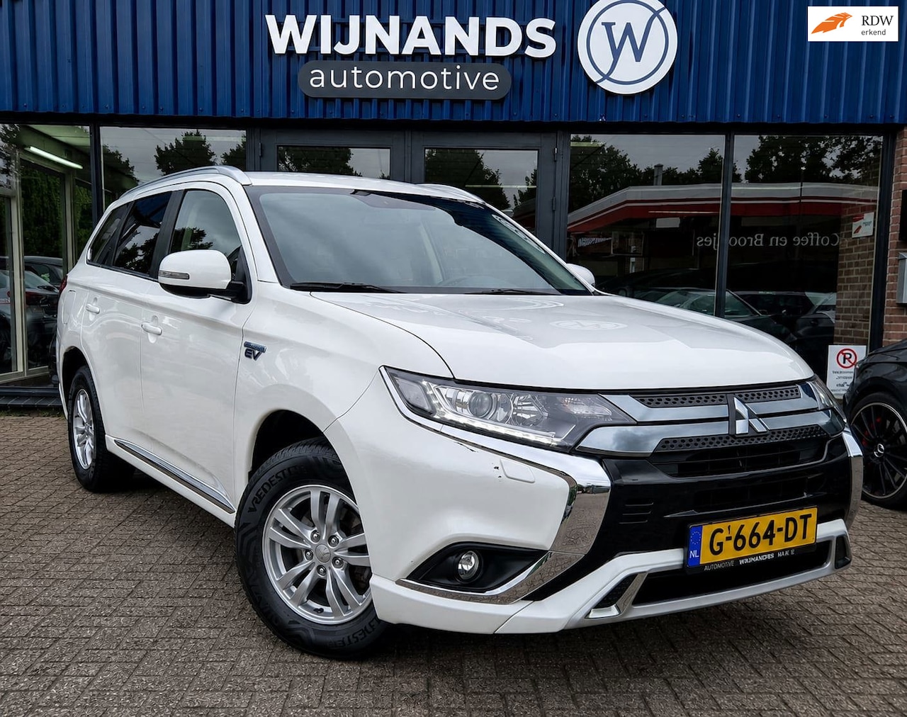 Mitsubishi Outlander - 2.4 PHEV Pure Dealer Onderhouden Trekhaak - AutoWereld.nl