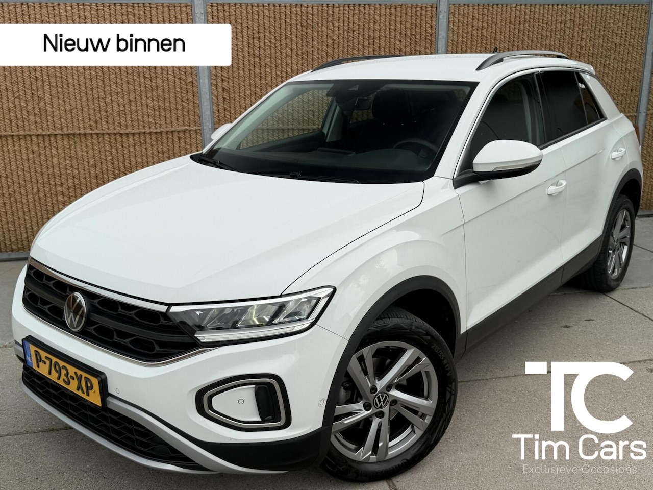 Volkswagen T-Roc - 1.0 TSI Life 75 Edition Achteruitrijcamera | LED verlichting | Parkeersensoren voor en ach - AutoWereld.nl