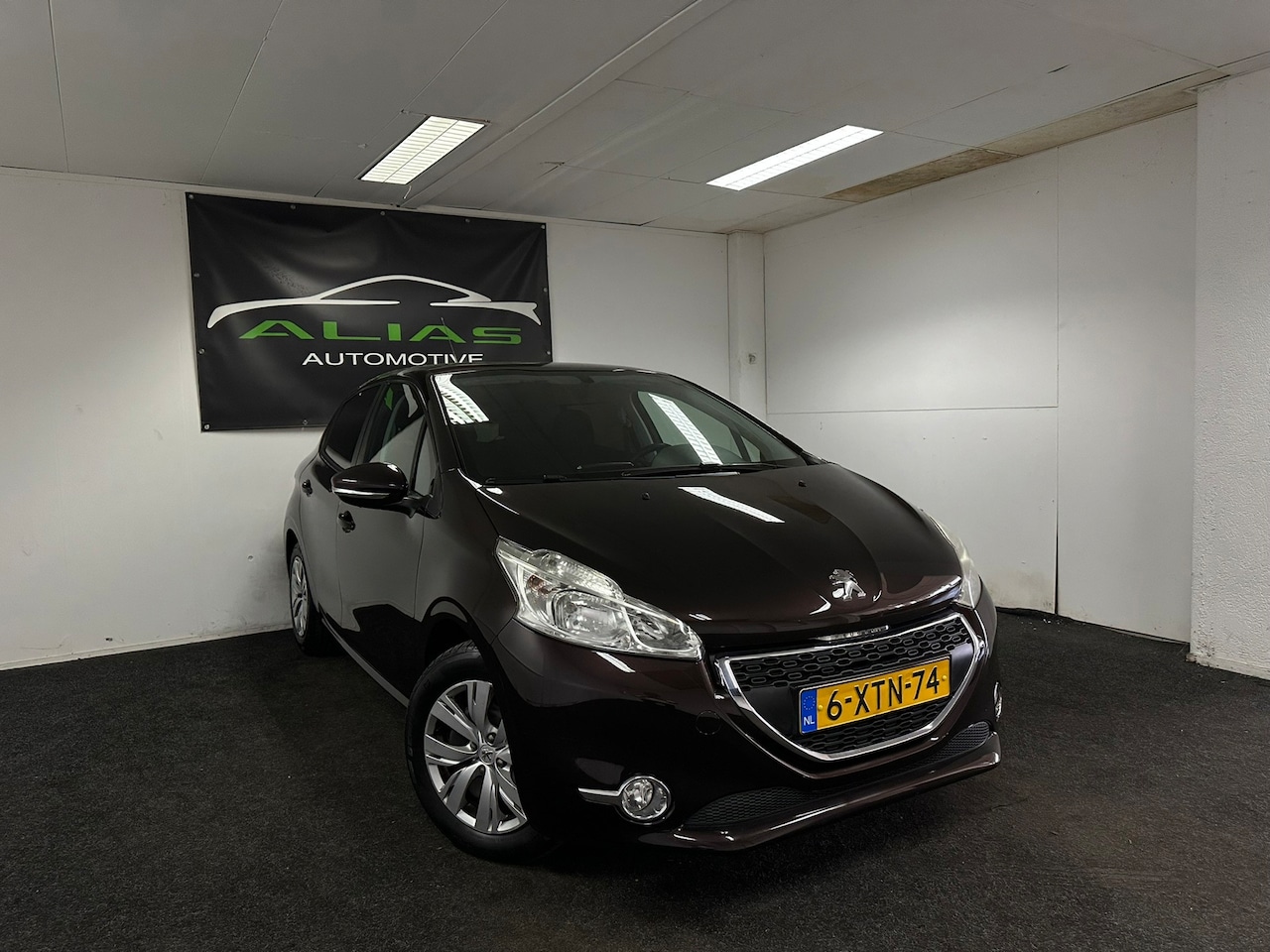 Peugeot 208 - 1.2 VTi Allure Pack Premium Plus - Cruise - LED - NAVI - Carplay - PDC - AutoWereld.nl