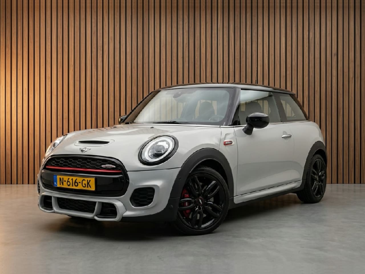 MINI John Cooper Works - 2.0 Cooper Chili / harman kardon / leer / navigatie / - AutoWereld.nl