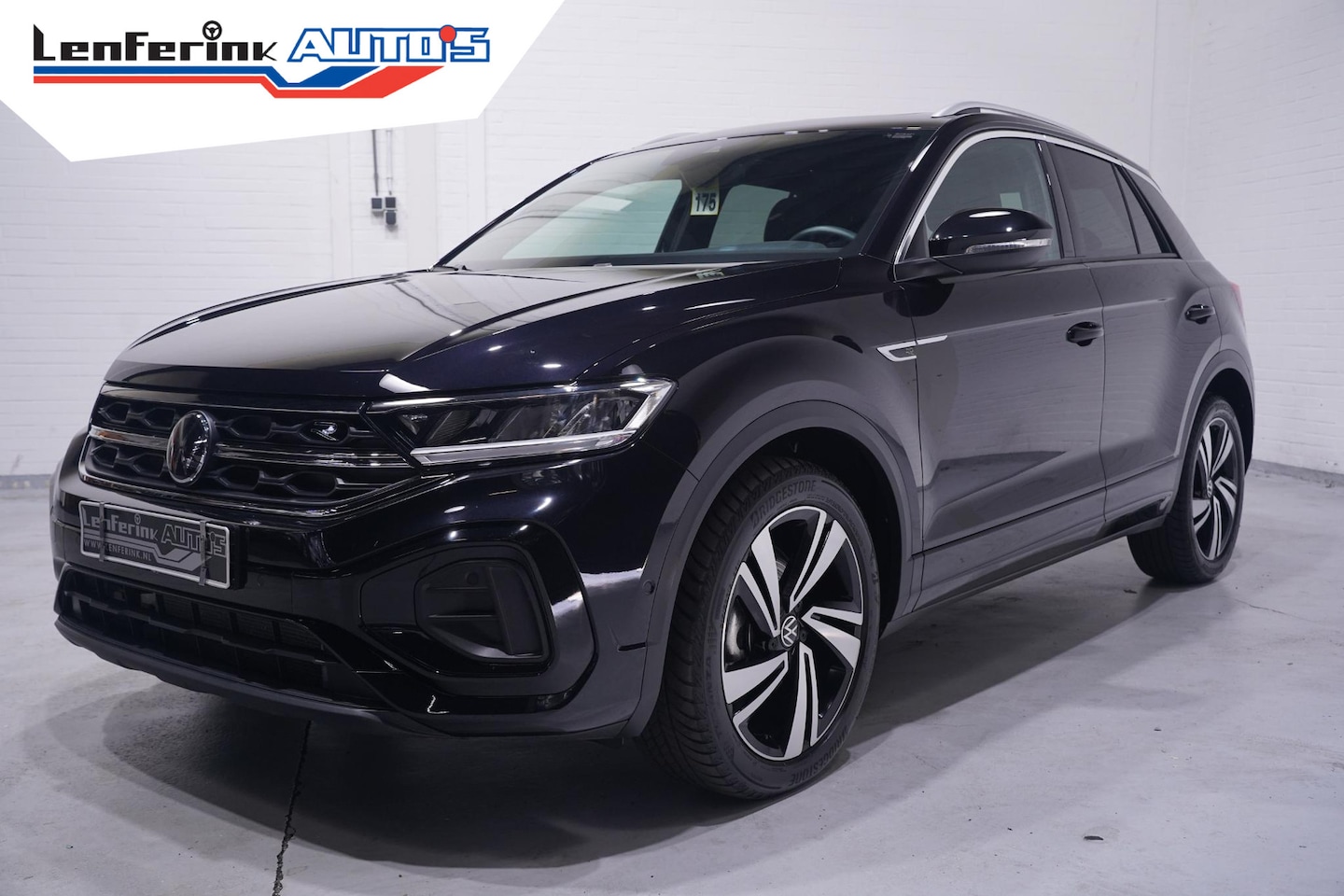 Volkswagen T-Roc - 1.5 TSI R-Line Apple Carplay Panodak Achteruitrijcamera Digital Display - AutoWereld.nl