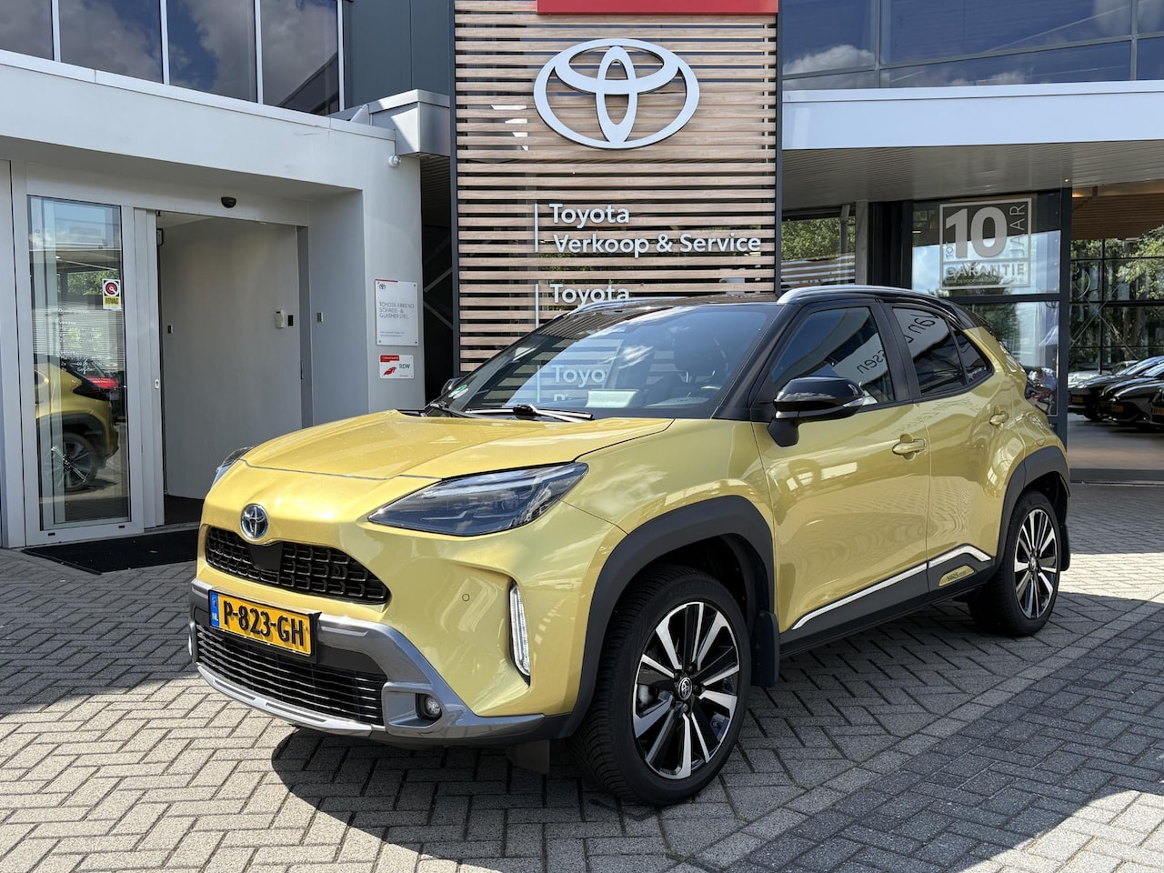 Toyota Yaris Cross - 1.5 Hybrid Launch Edition ALL-SEASON TREKHAAK STOEL/STUURVERW HUD BLINDSPOT PARK-SENSOREN - AutoWereld.nl
