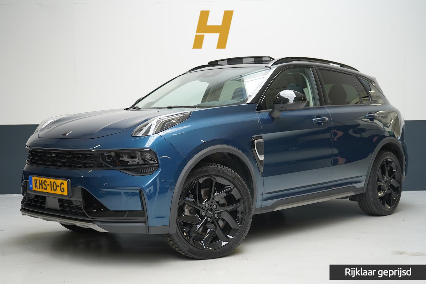 Lynk & Co 01 - 1.5 | Zwart optiek | 360 camera | Panoramadak | Navigatie | Memory | Apple CarPlay - AutoWereld.nl