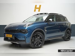 Lynk & Co 01 - 1.5 | Zwart optiek | 360 camera | Panoramadak | Navigatie | Memory | Apple CarPlay