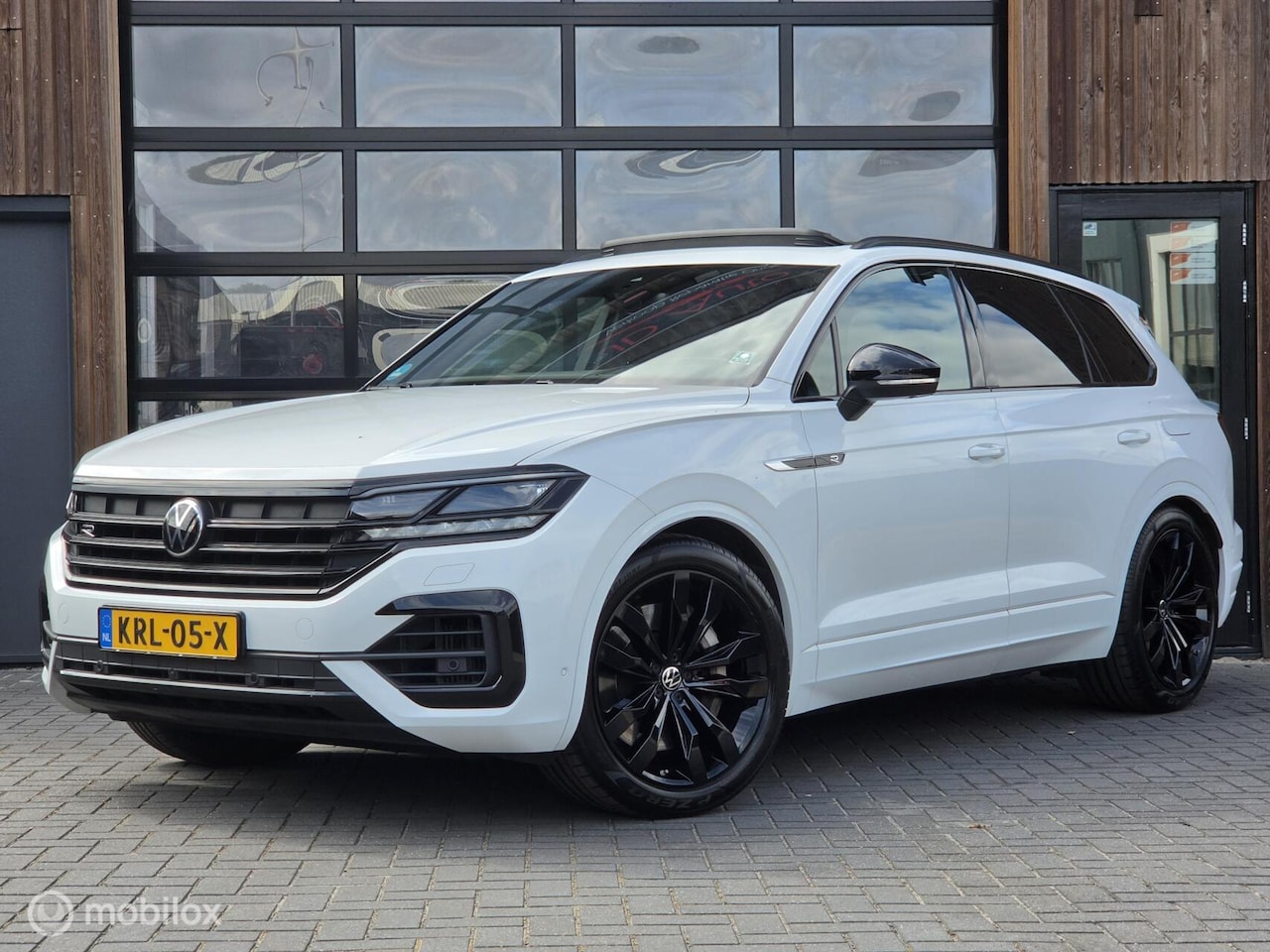 Volkswagen Touareg - 3.0 TSI R-LINE 462PK PANO HUD LUCHT TREKHAAK - AutoWereld.nl