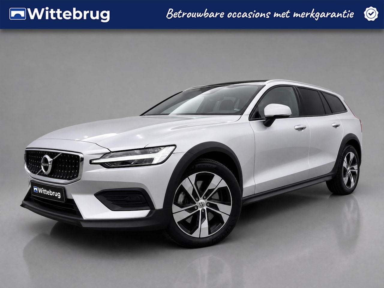 Volvo V60 Cross Country - 2.0 T5 AWD / Digitaal dashboard / Navigatie / Camera /  App connect /  Lichtmetaal 18 inch - AutoWereld.nl