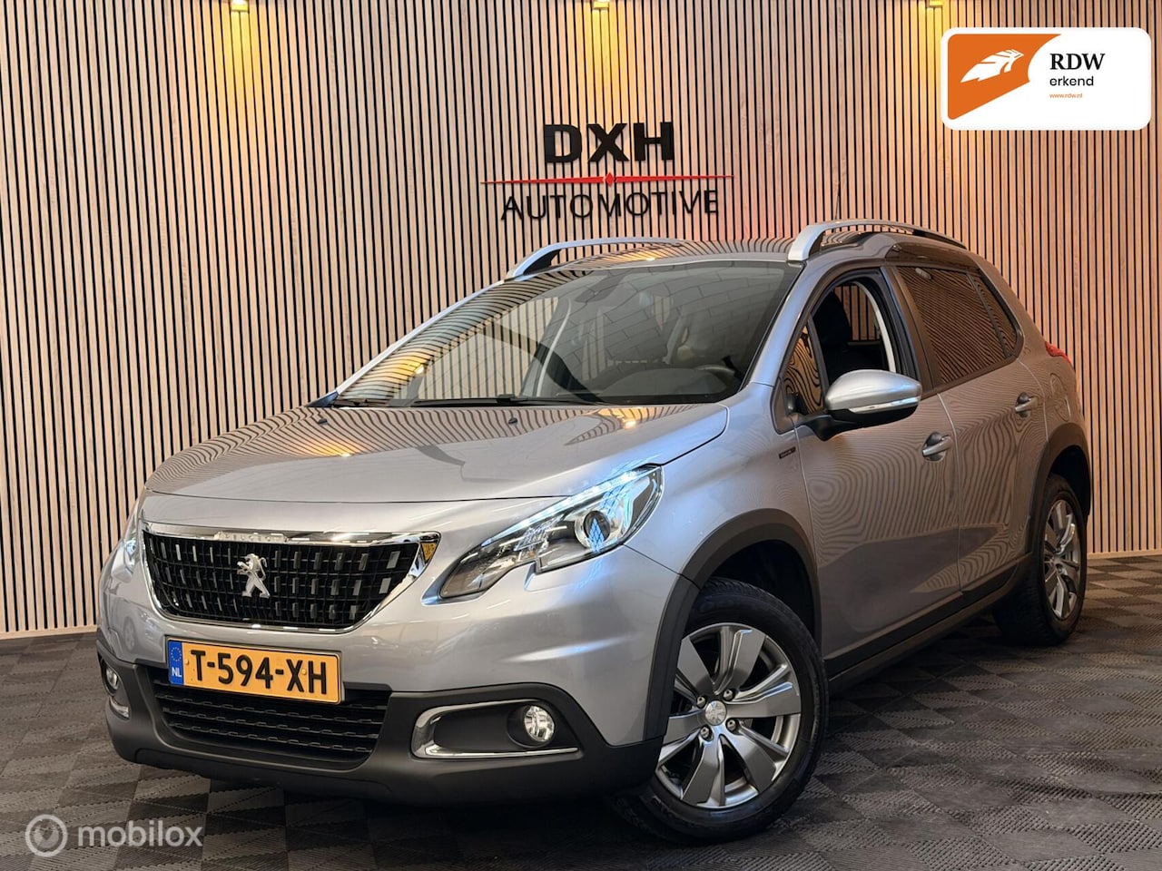 Peugeot 2008 - 1.2 PureTech Signature AUT CARPLAY CRUISE NAVI - AutoWereld.nl